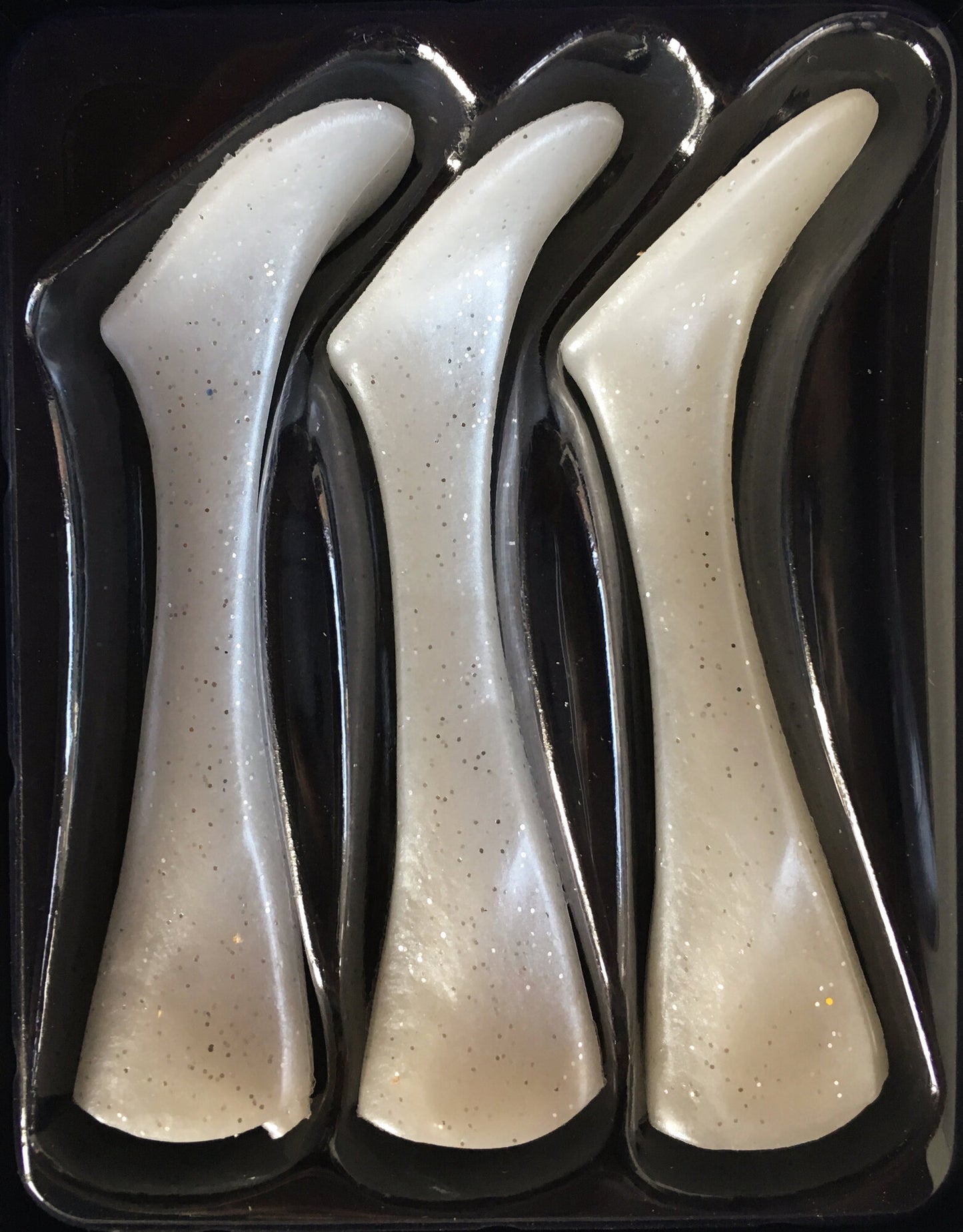 Headbanger Shad 16 Rep. tails, 3 pcs - Pearl white