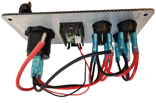 Osean Bryterpanel Aluminium - 4 Brytere - Voltmeter - Dobbelt USB - 12/24V